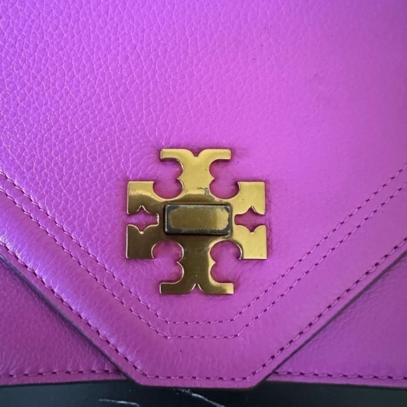 💜Tory Burch Kira Clutch/ Cross Body Bag /Bright Orchid🩷 - Picture 8 of 11